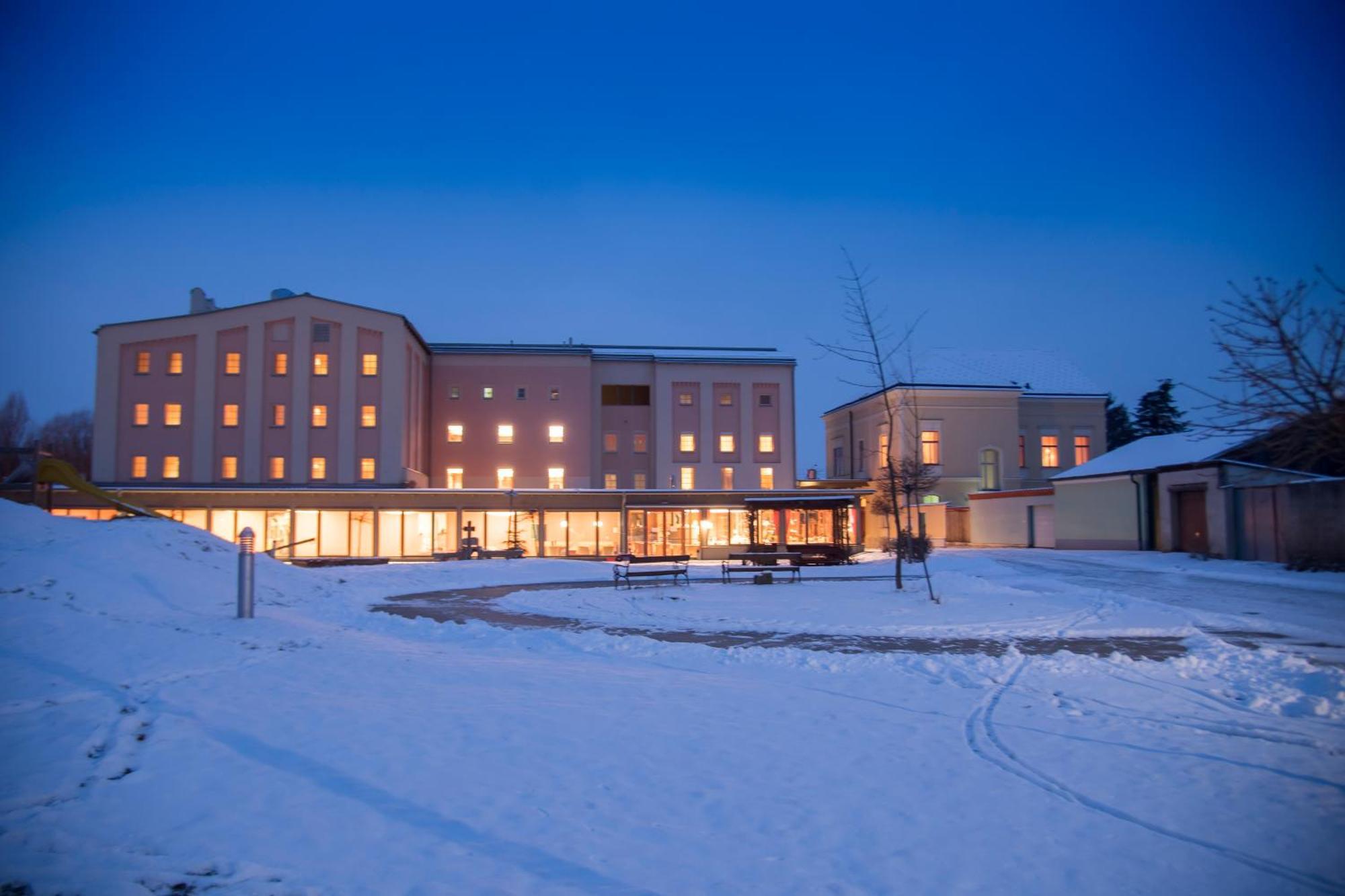 Jufa Hotel Weinviertel - Eselsmuehle Seefeld-Kadolz Exteriér fotografie