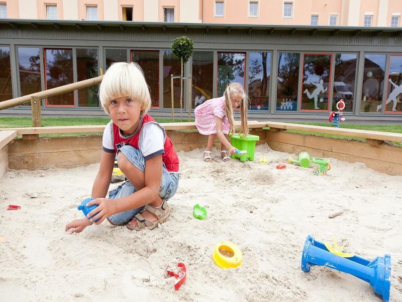 Jufa Hotel Weinviertel - Eselsmuehle Seefeld-Kadolz Exteriér fotografie