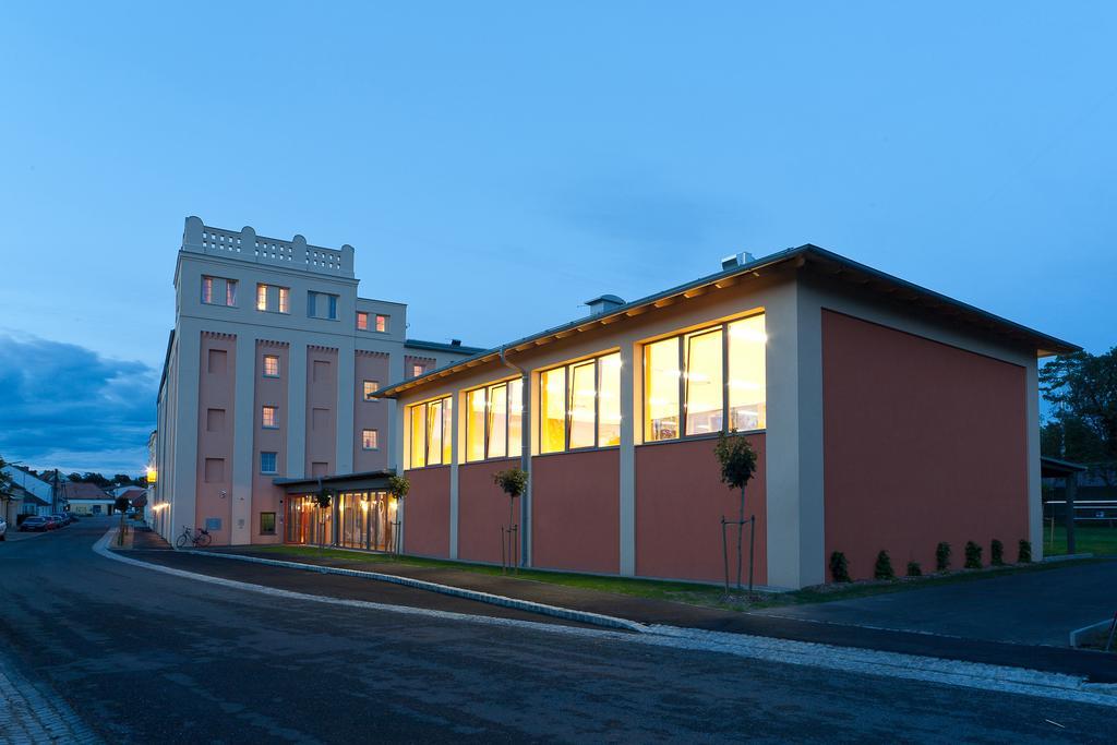 Jufa Hotel Weinviertel - Eselsmuehle Seefeld-Kadolz Exteriér fotografie