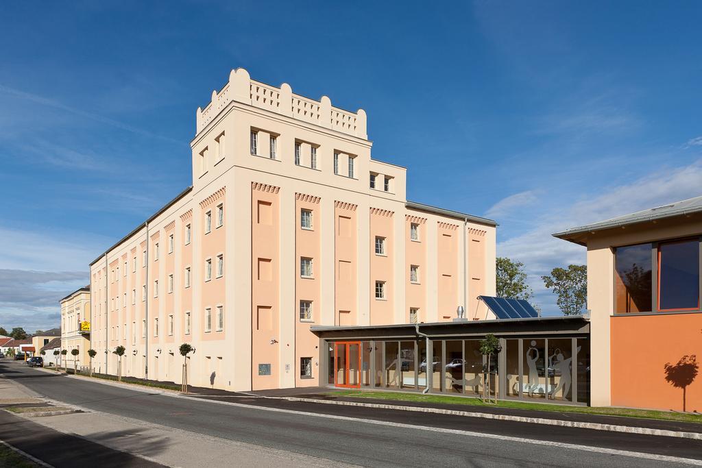 Jufa Hotel Weinviertel - Eselsmuehle Seefeld-Kadolz Exteriér fotografie